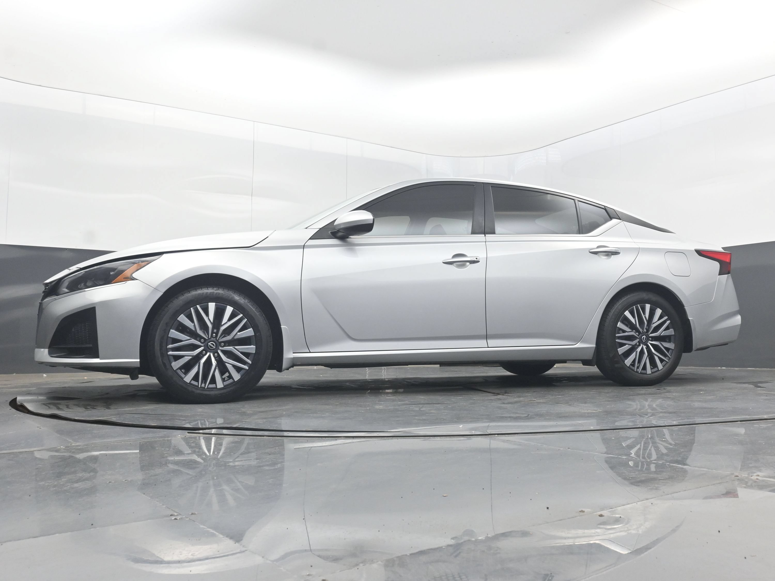 Used 2023 Nissan Altima 2.5 SV FWD image 26
