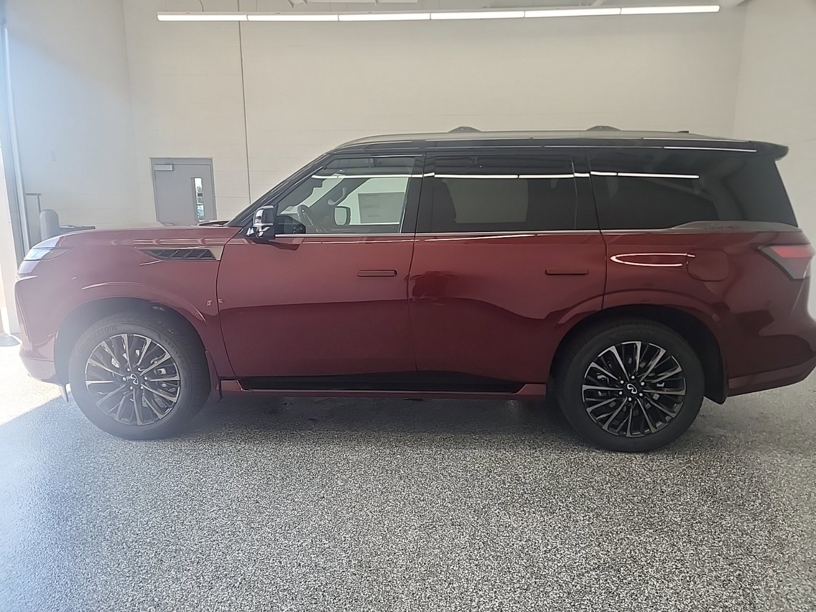 New 2026 INFINITI QX80 Autograph image 2