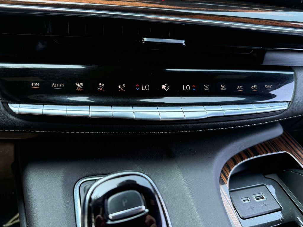 Used 2023 Cadillac Escalade ESV Luxury AWD/4WD image 26
