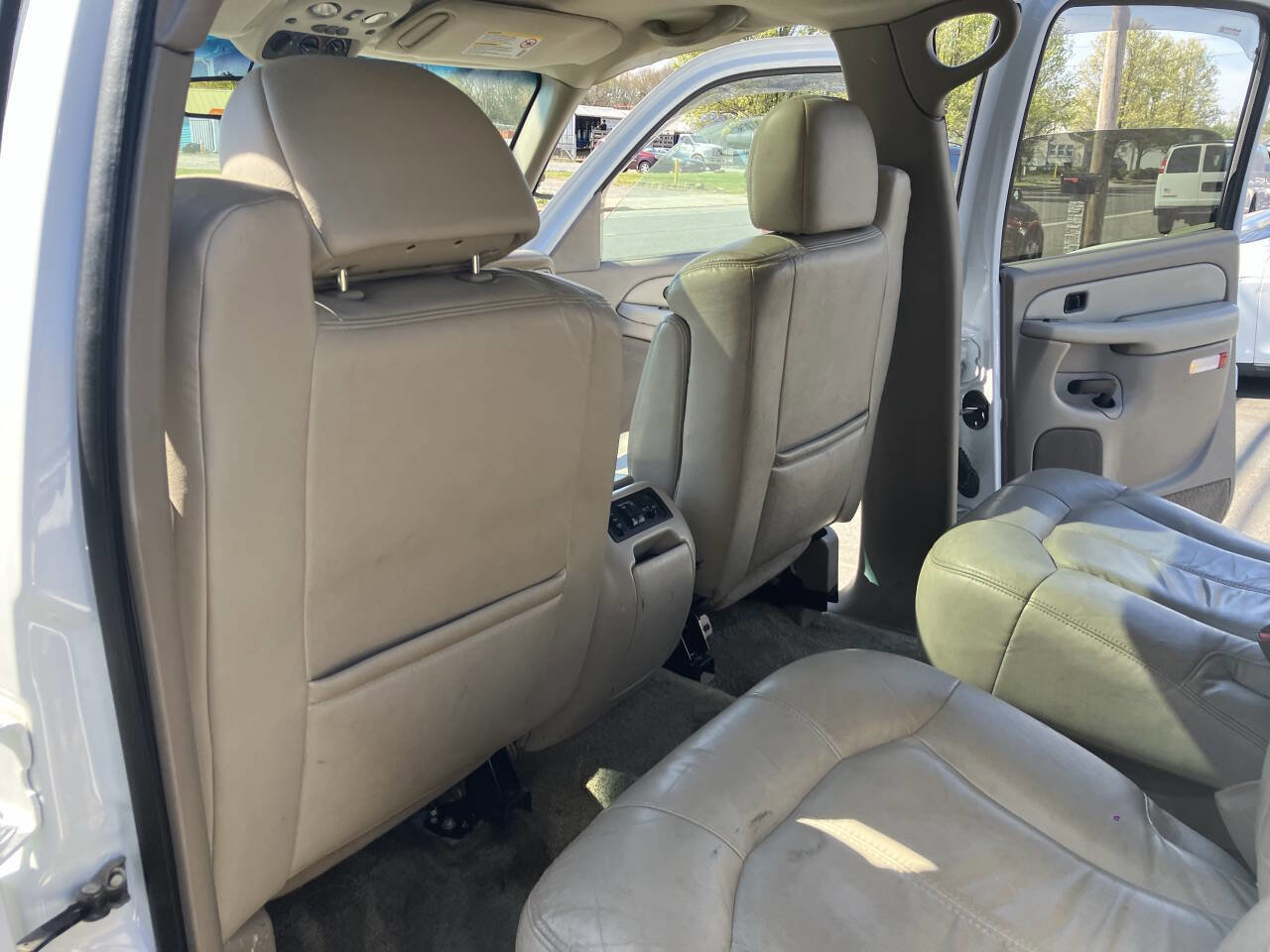 Used 2002 Chevrolet Suburban Z71 image 24