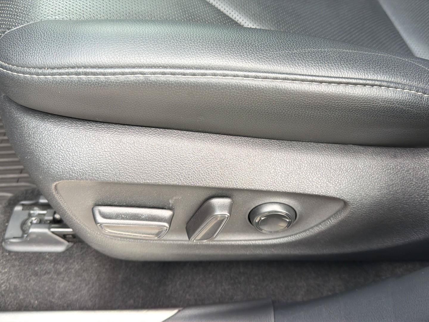 Used 2024 Toyota Highlander Limited AWD/4WD image 24
