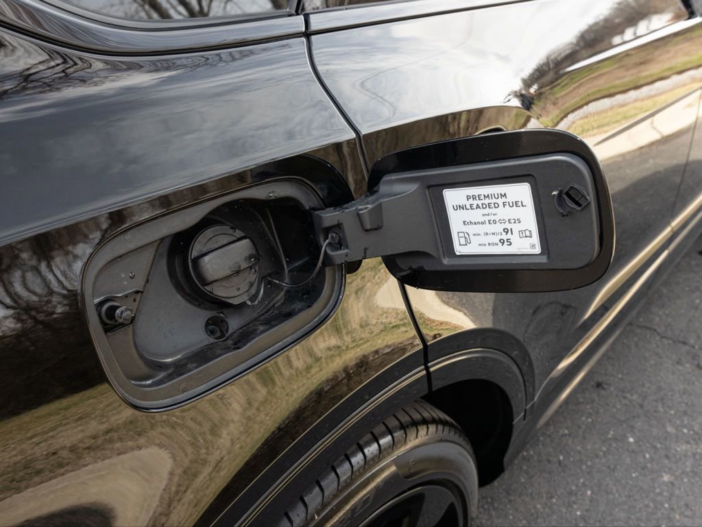 Used 2025 Bentley Bentayga V8 image 69