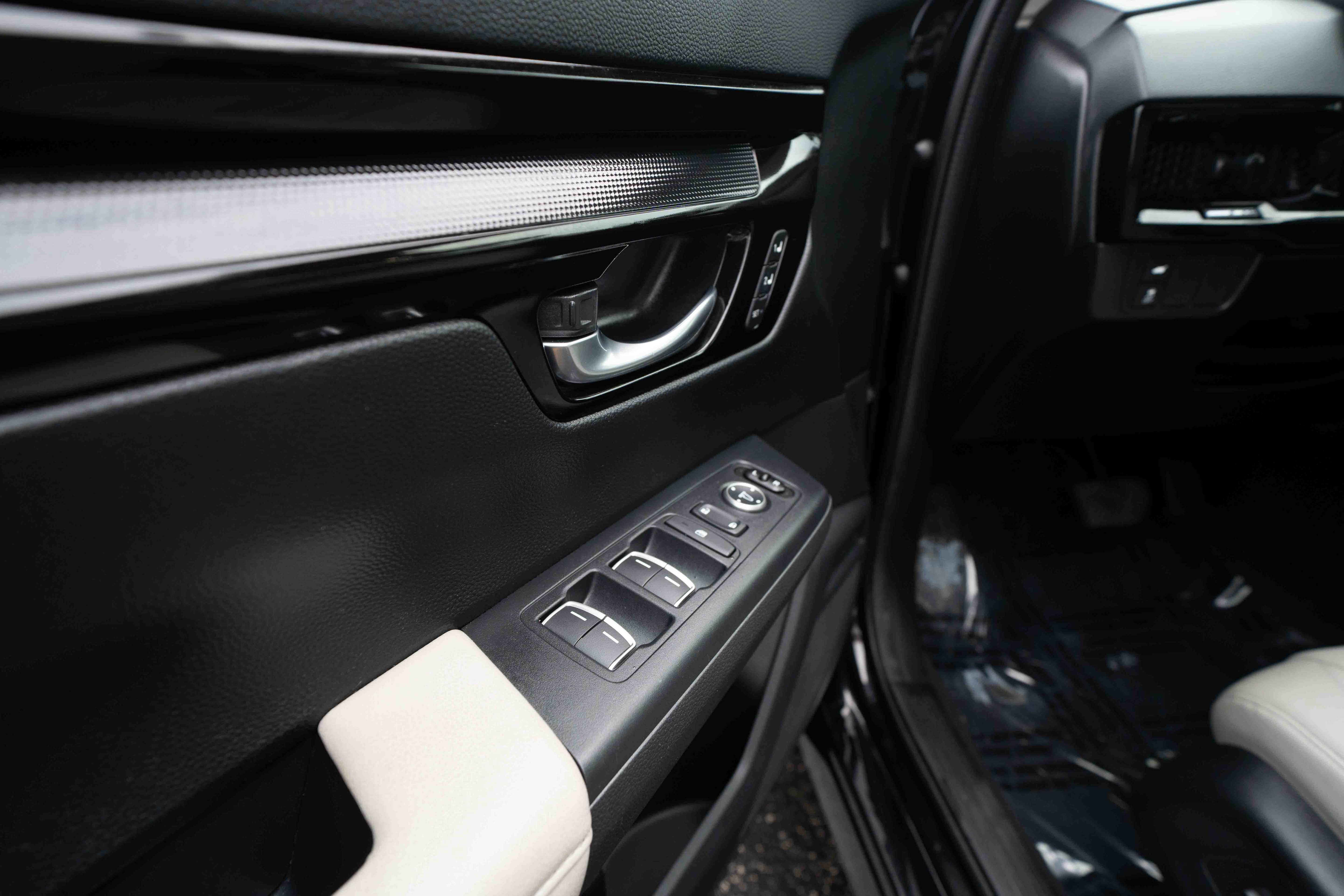 Used 2025 Honda CR-V EX-L image 7