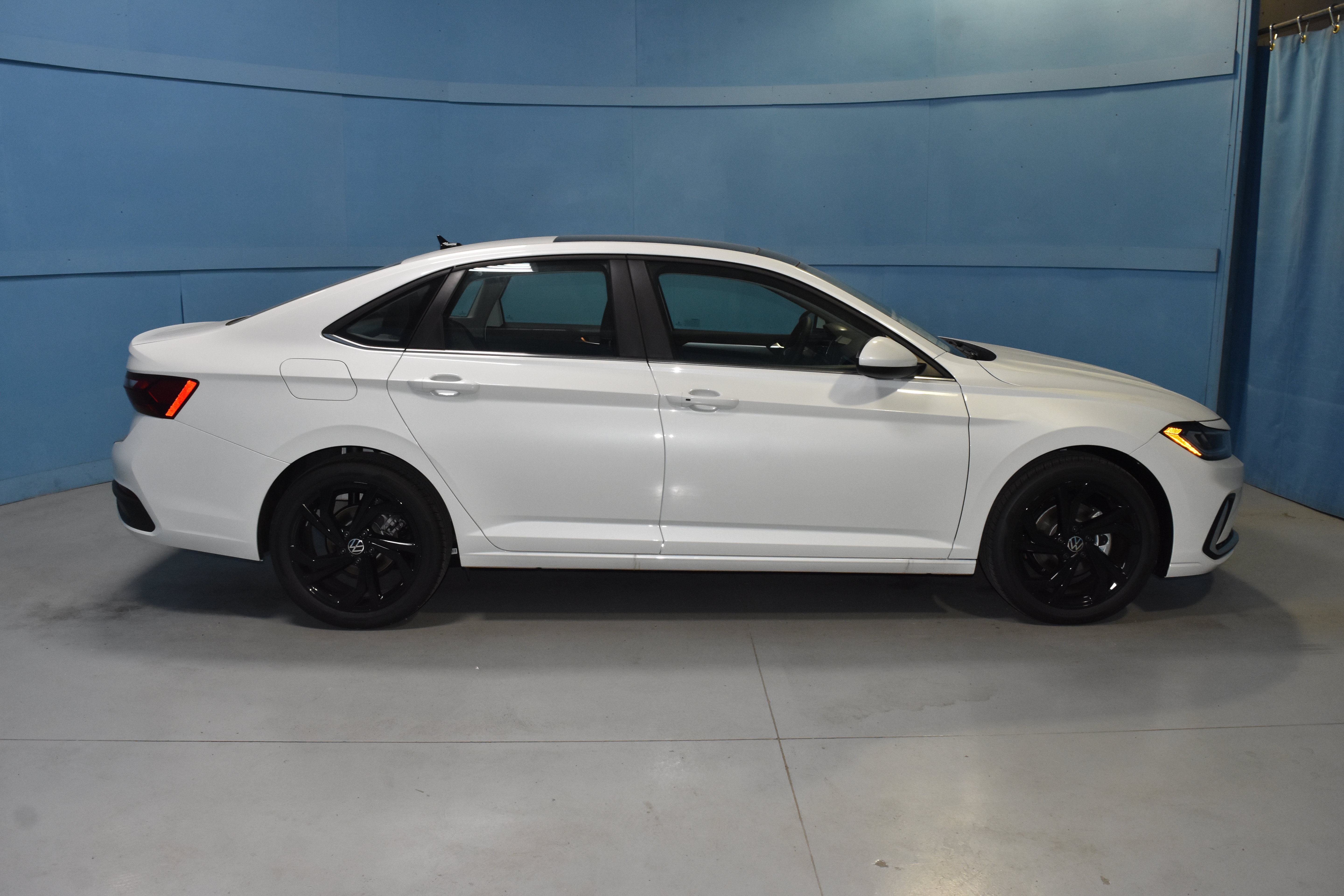 New 2026 Volkswagen Jetta SE FWD image 19