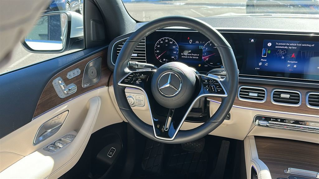 Used 2025 Mercedes-Benz GLS 450 4MATIC image 24