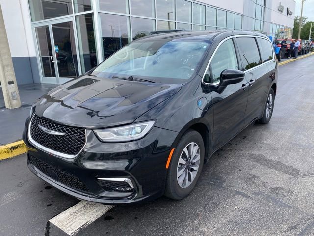 Used 2023 Chrysler Pacifica Touring-L image 4