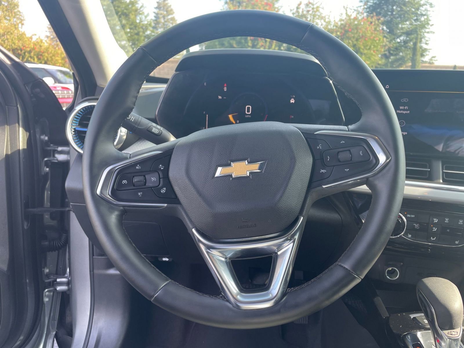 Used 2025 Chevrolet Trax LT w/ LT Convenience Package image 29