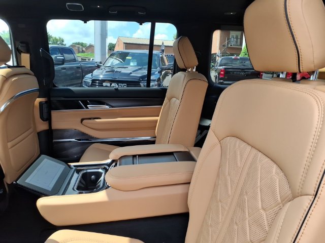 New 2026 Jeep Grand Wagoneer Summit AWD/4WD image 6