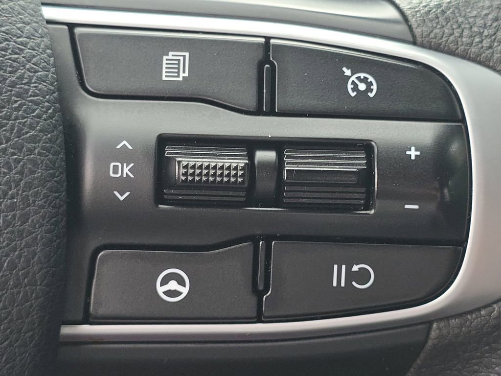 Used 2023 Kia K5 LXS image 32