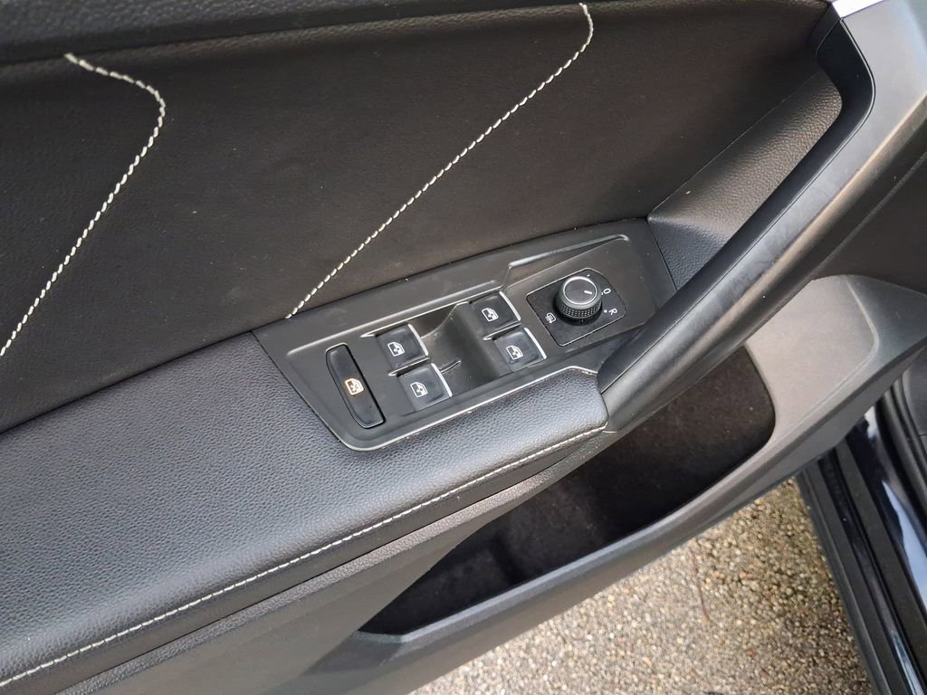 Certified 2023 Volkswagen Tiguan SE FWD image 16