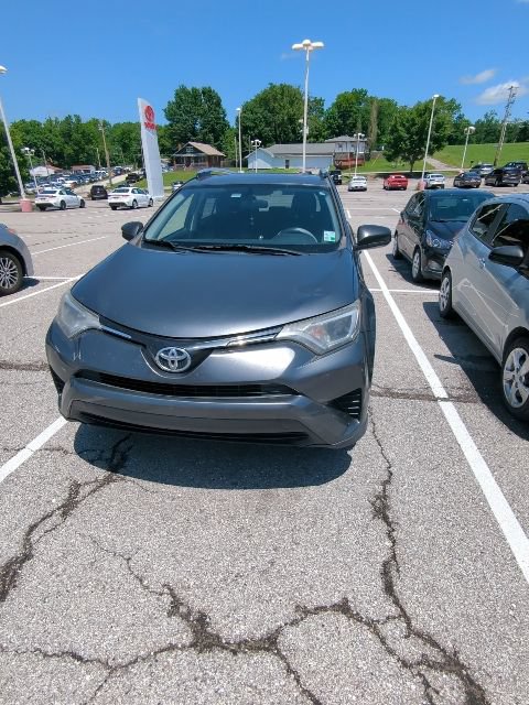Used 2016 Toyota RAV4 LE FWD image 3