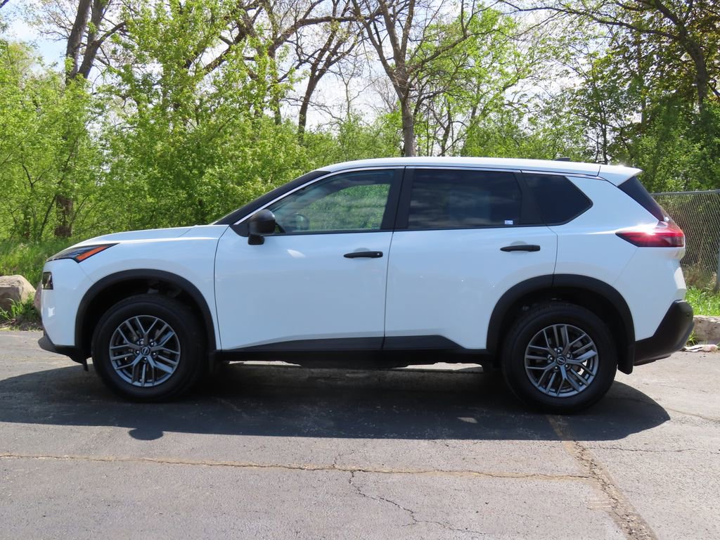 Used 2023 Nissan Rogue S AWD/4WD image 3