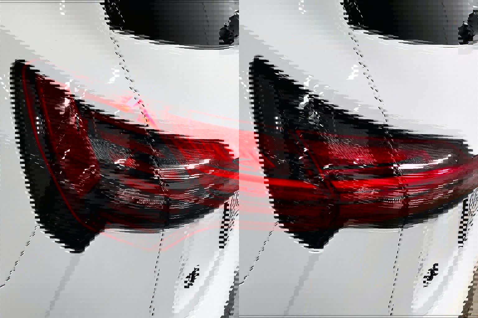 Used 2024 Audi Q8 e-tron Premium Plus w/ Premium Plus Package image 32