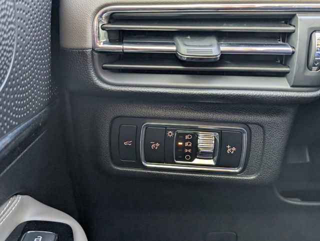 Used 2023 Lincoln Corsair Reserve image 21