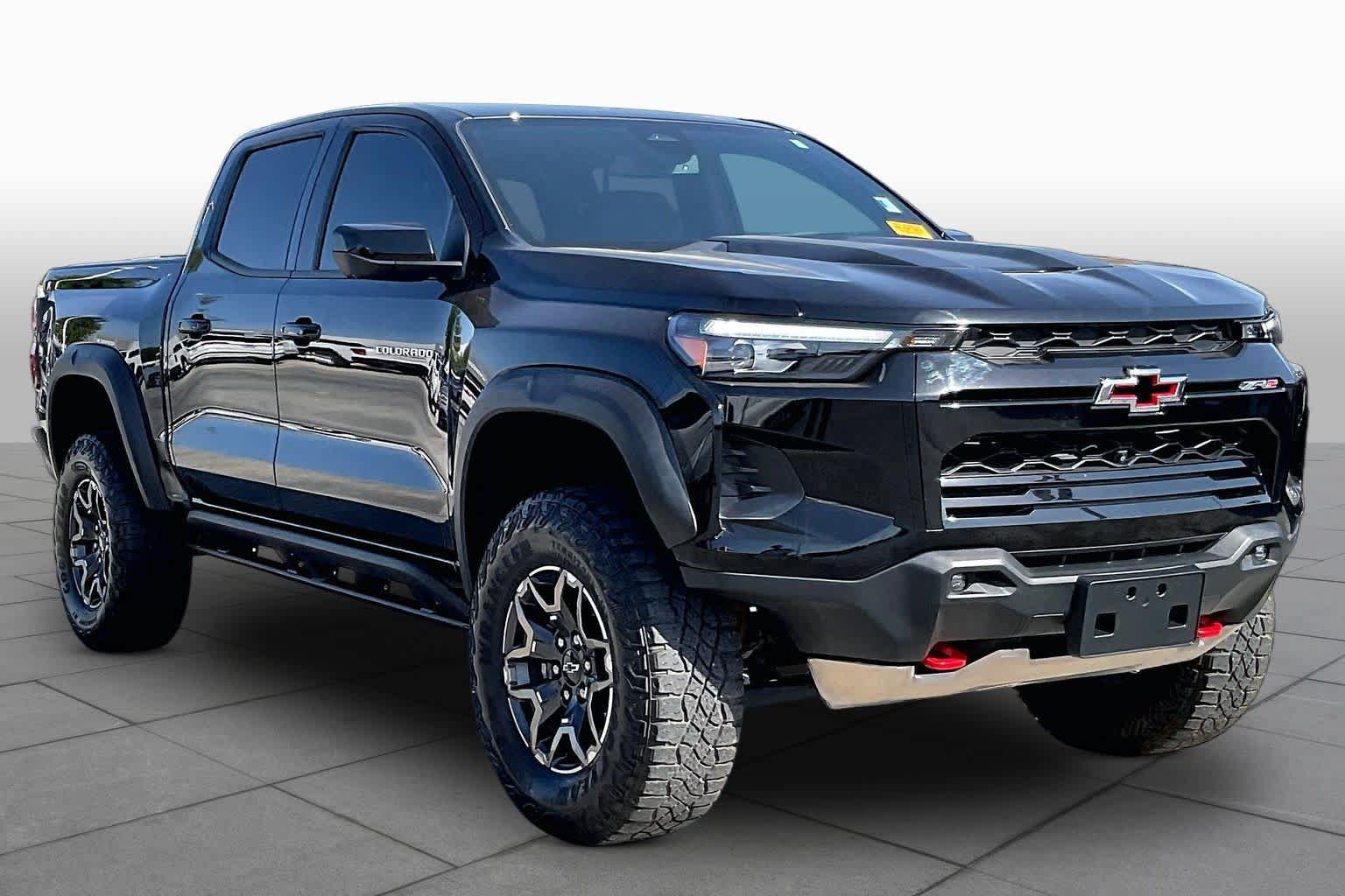Used 2024 Chevrolet Colorado ZR2 w/ Technology Package AWD/4WD image 3