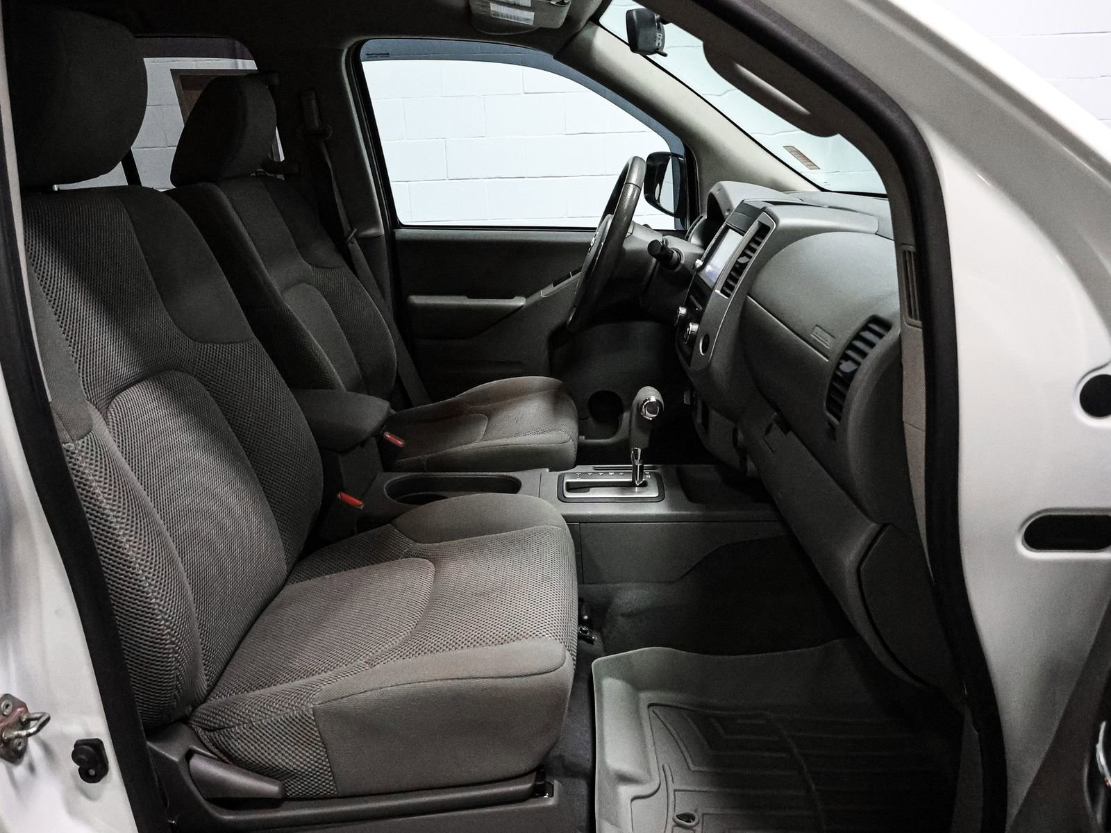 Used 2019 Nissan Frontier SV image 21