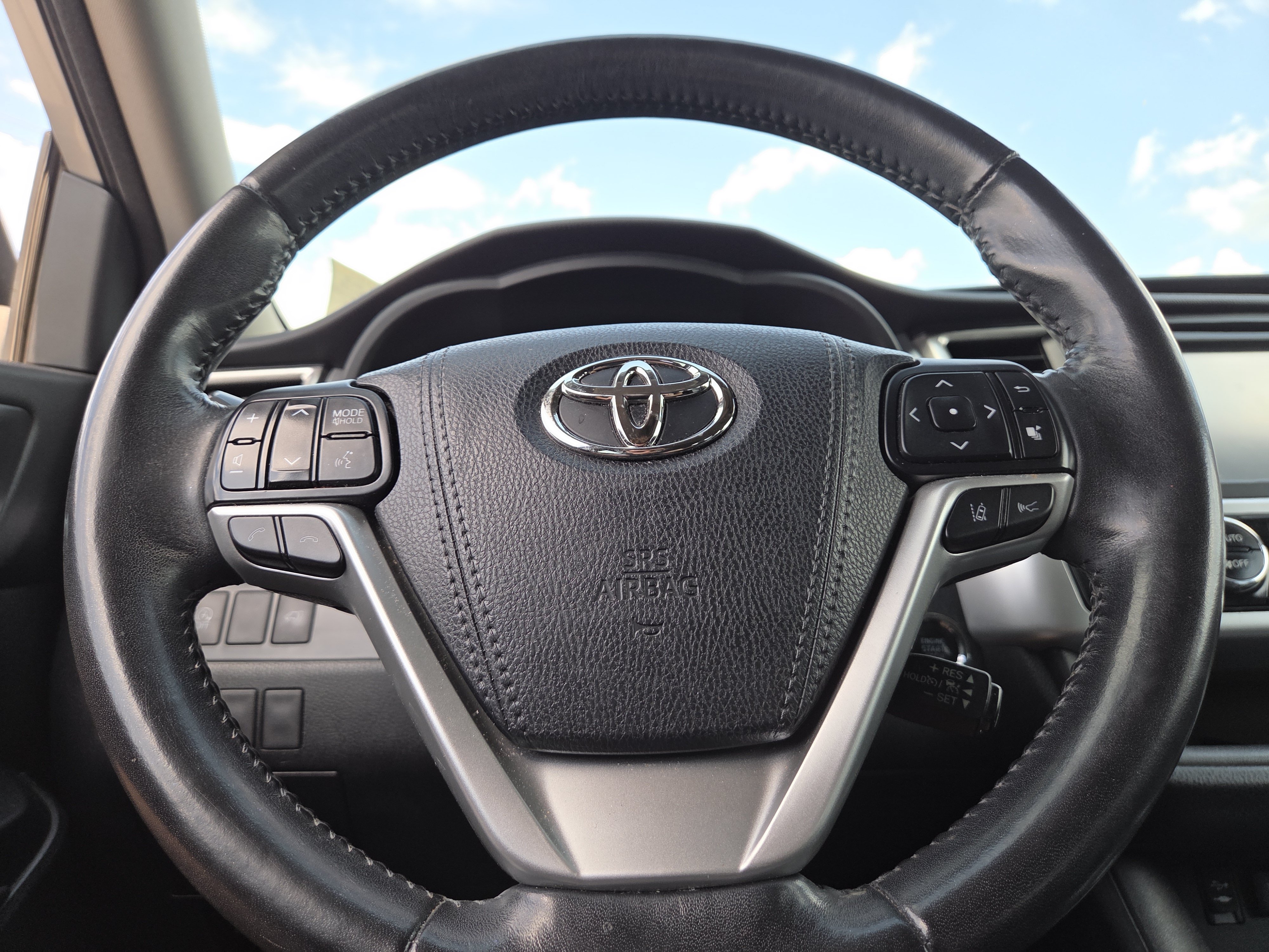 Used 2018 Toyota Highlander SE AWD/4WD image 12
