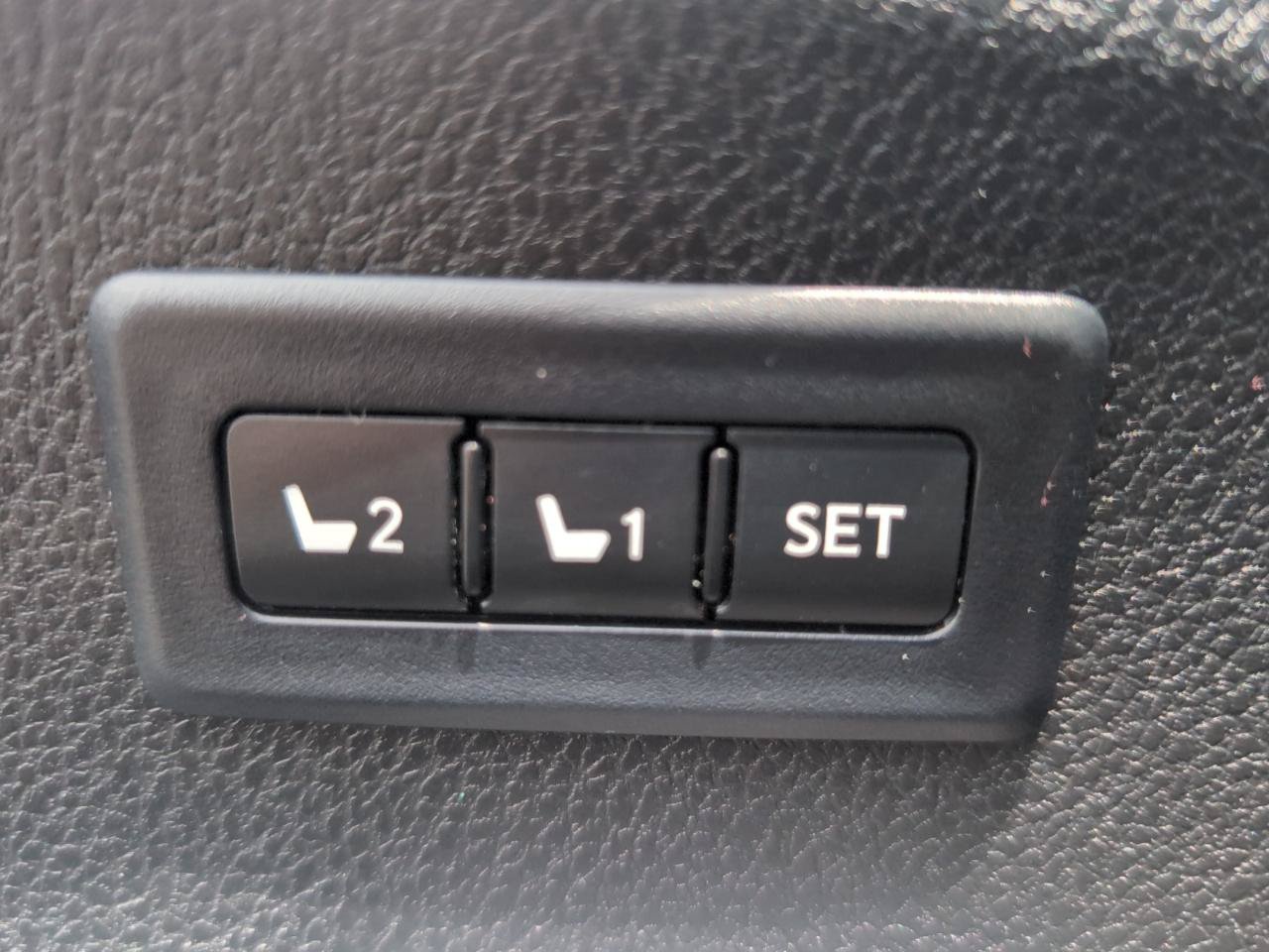 Used 2015 Toyota RAV4 Limited FWD image 12