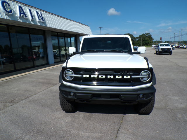 New 2025 Ford Bronco Outer Banks w/ Sasquatch Package image 2