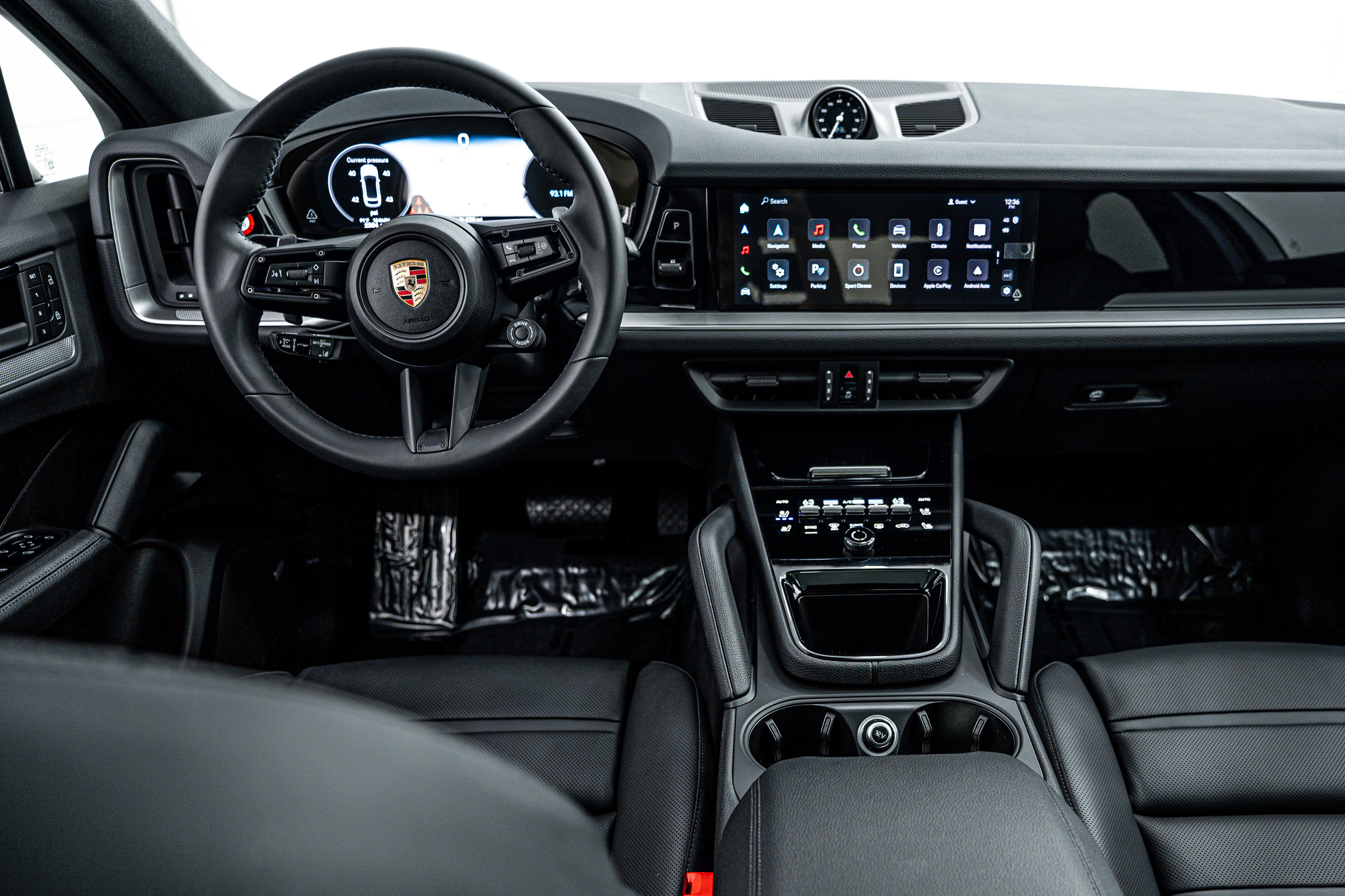 Certified 2025 Porsche Cayenne Coupe image 12