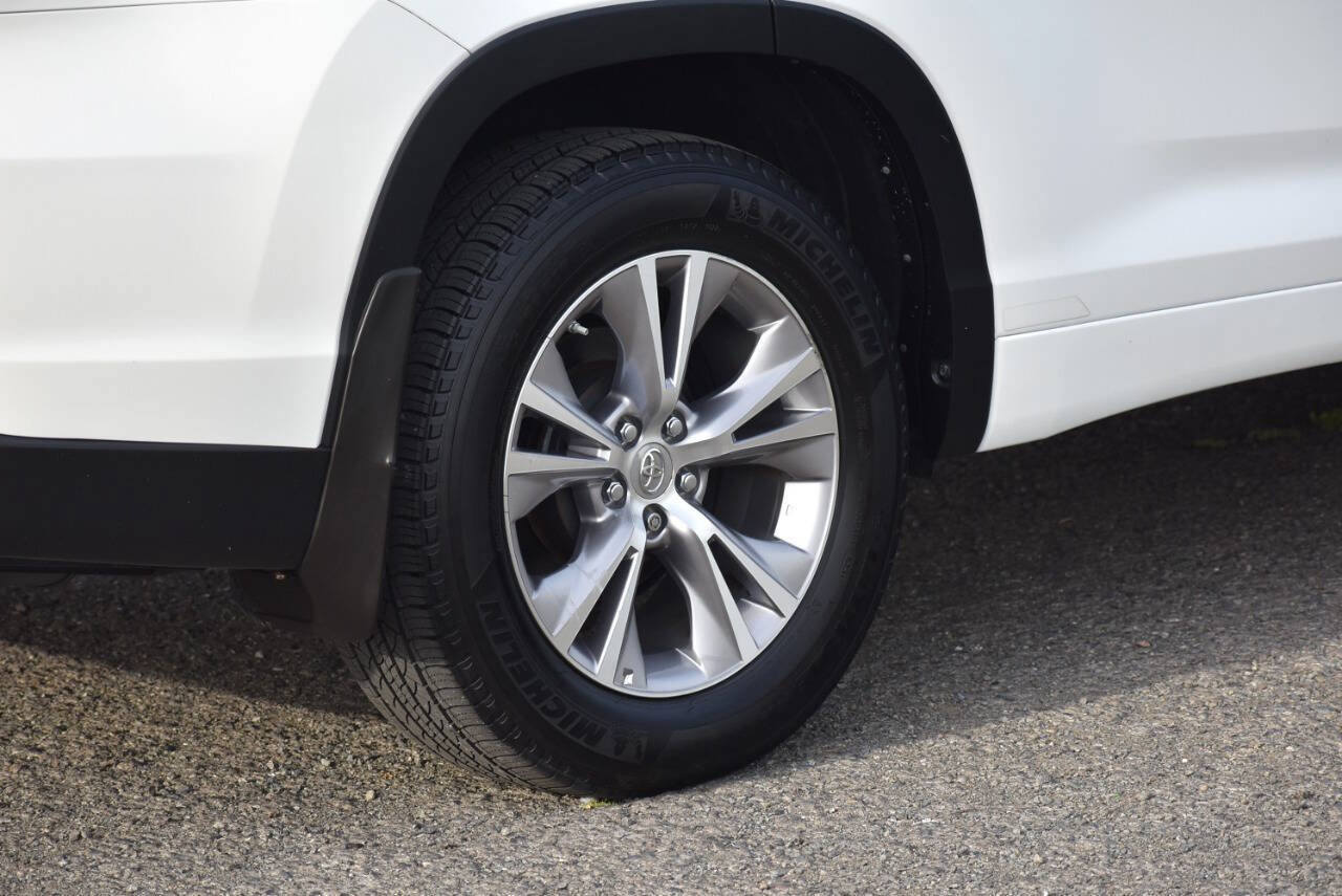 Used 2015 Toyota Highlander XLE AWD/4WD image 11