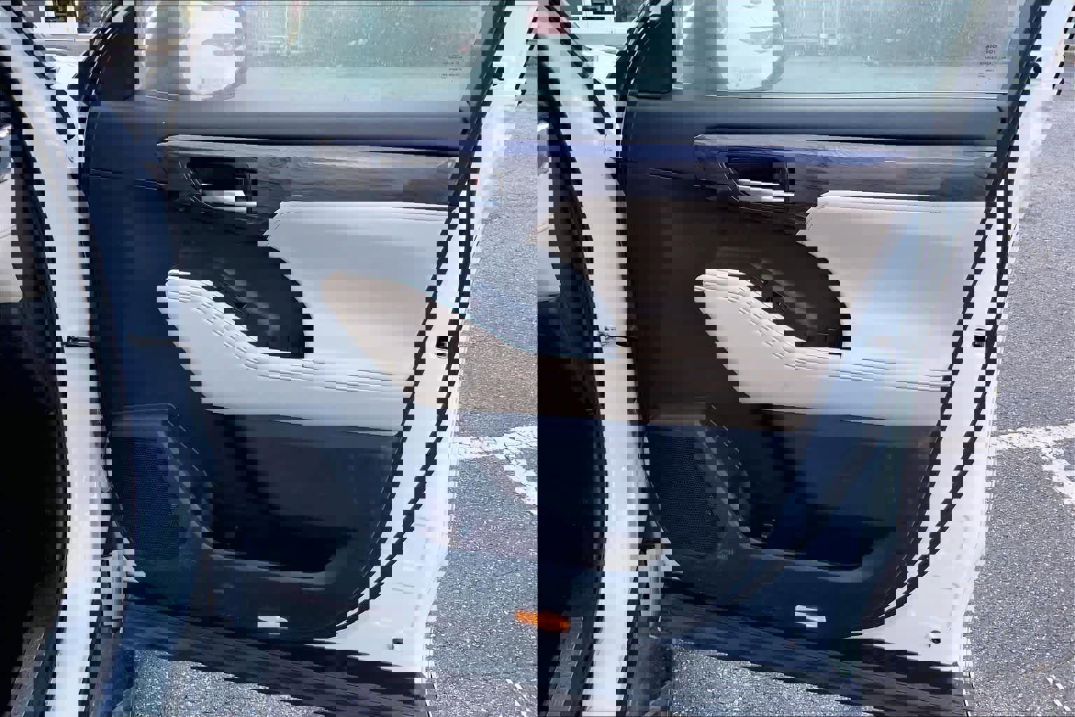 Used 2023 Toyota Highlander Limited FWD image 22