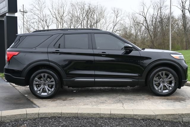Used 2022 Ford Explorer XLT w/ Equipment Group 202A image 4