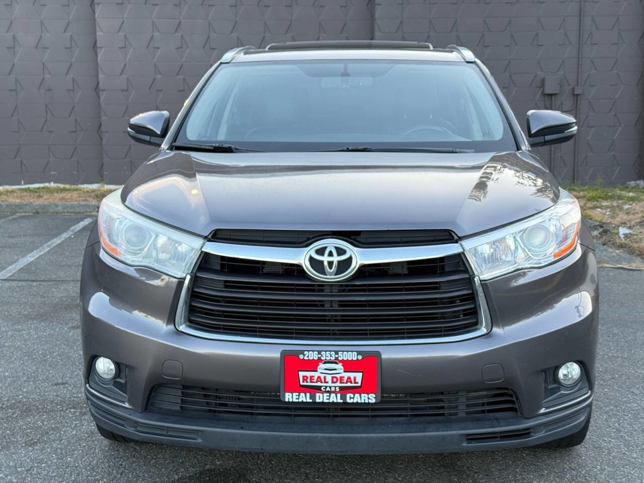 Used 2014 Toyota Highlander XLE AWD/4WD image 2