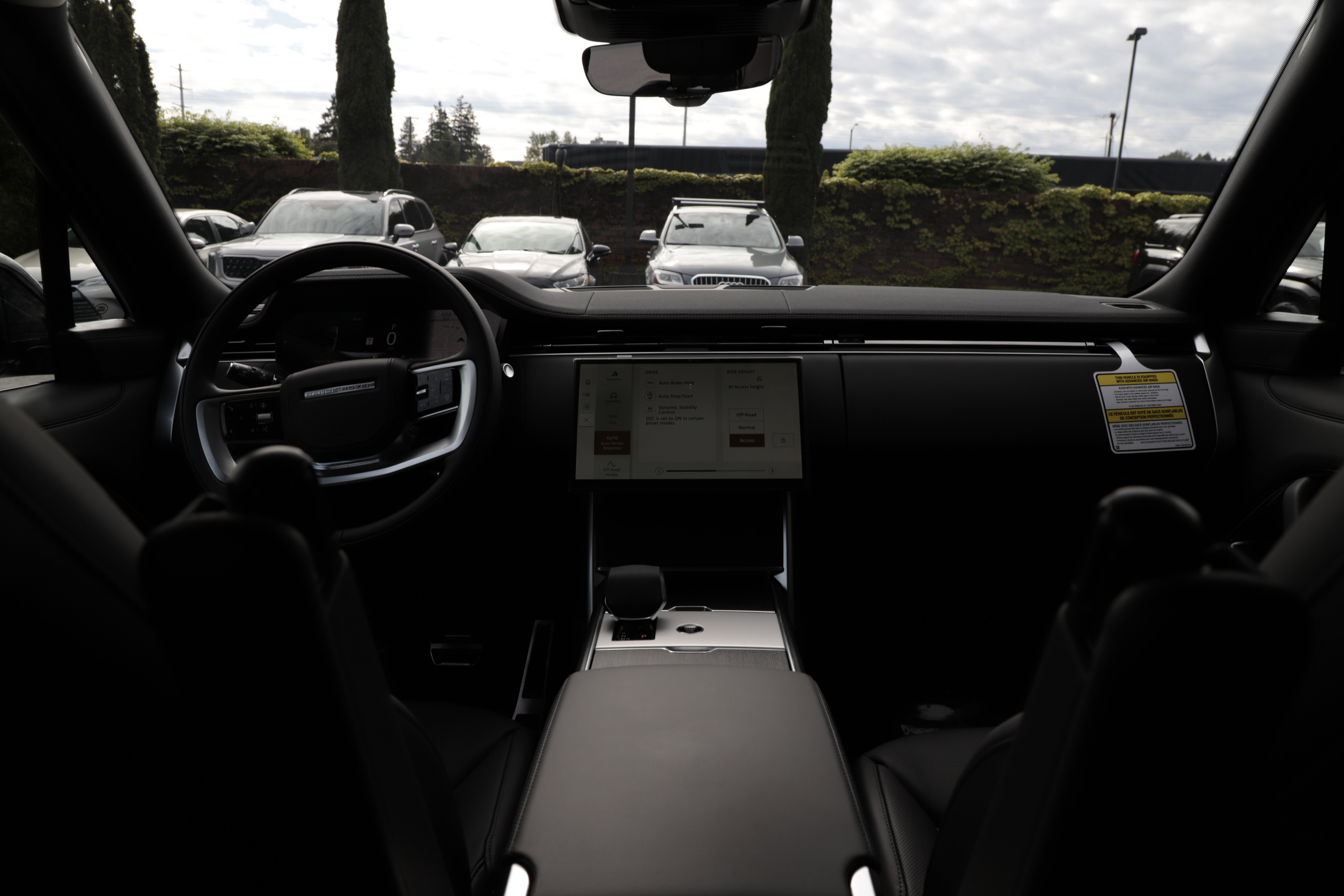 New 2026 Land Rover Range Rover Long Wheelbase SE AWD/4WD image 14
