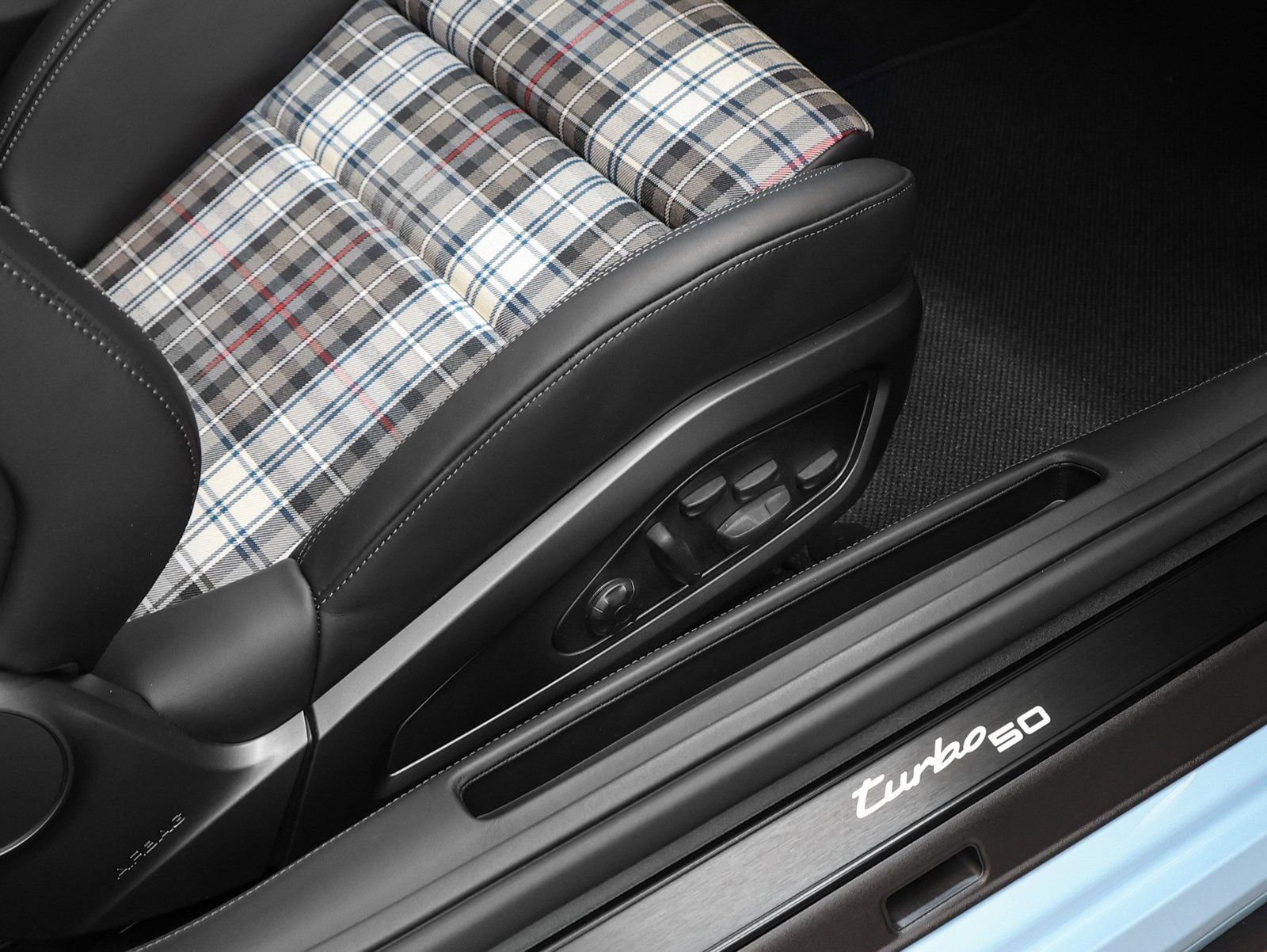 Certified 2025 Porsche 911 Turbo image 30