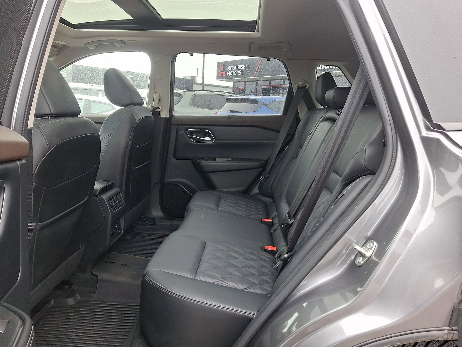 Used 2023 Nissan Rogue Platinum w/ Platinum Premium Package image 10