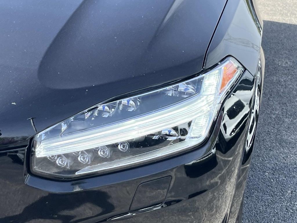 Used 2023 Volvo XC90 B6 Plus w/ Protection Package Premier image 9