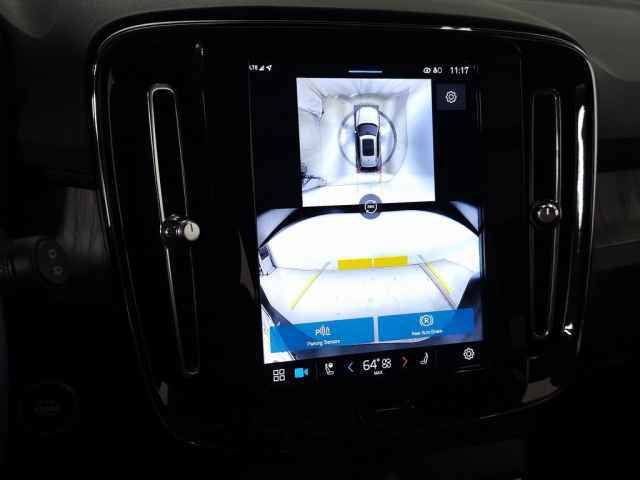 Certified 2024 Volvo XC40 B5 Plus w/ Climate Package AWD/4WD image 27