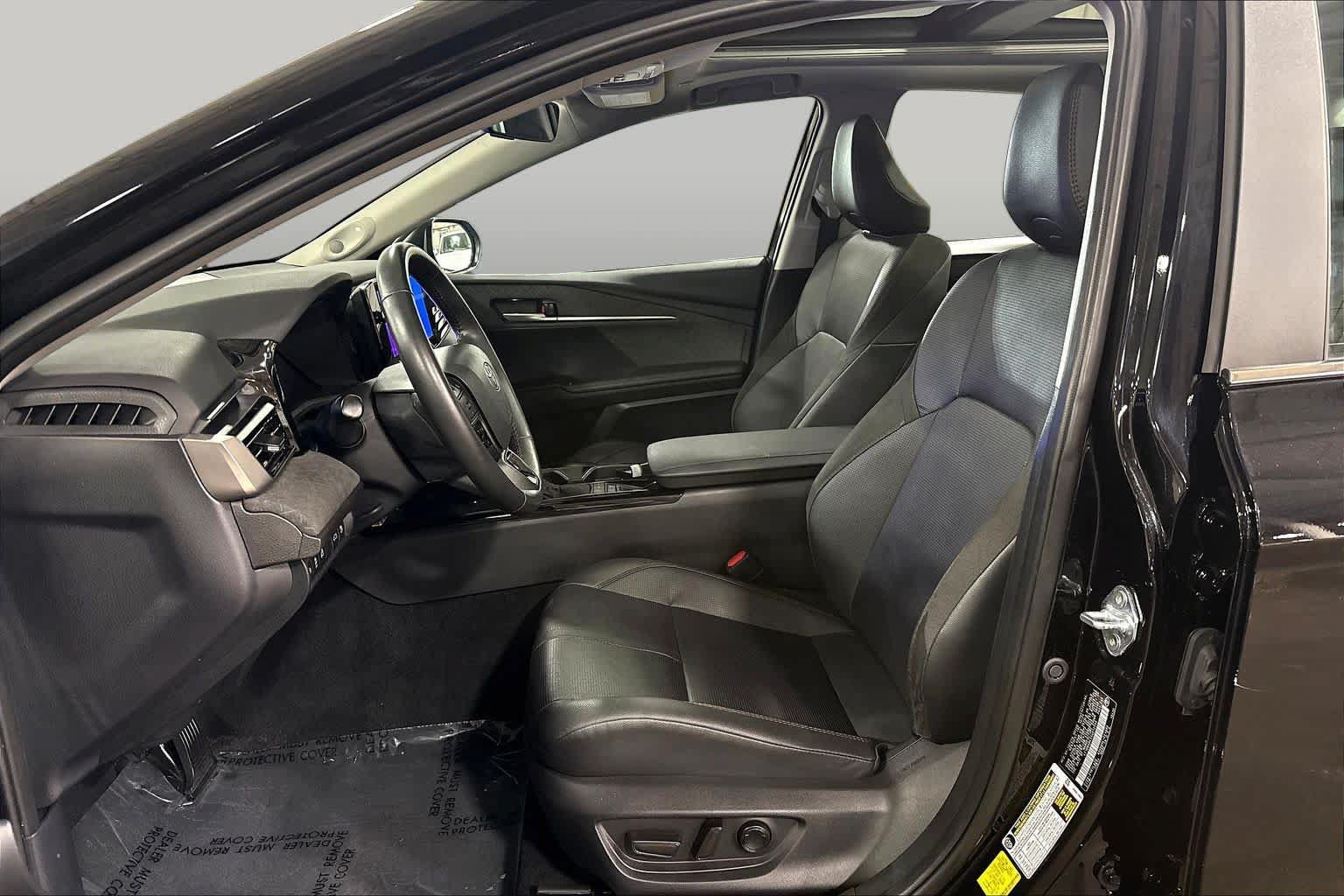 Used 2025 Toyota Camry XLE w/ Premium Package AWD/4WD image 8
