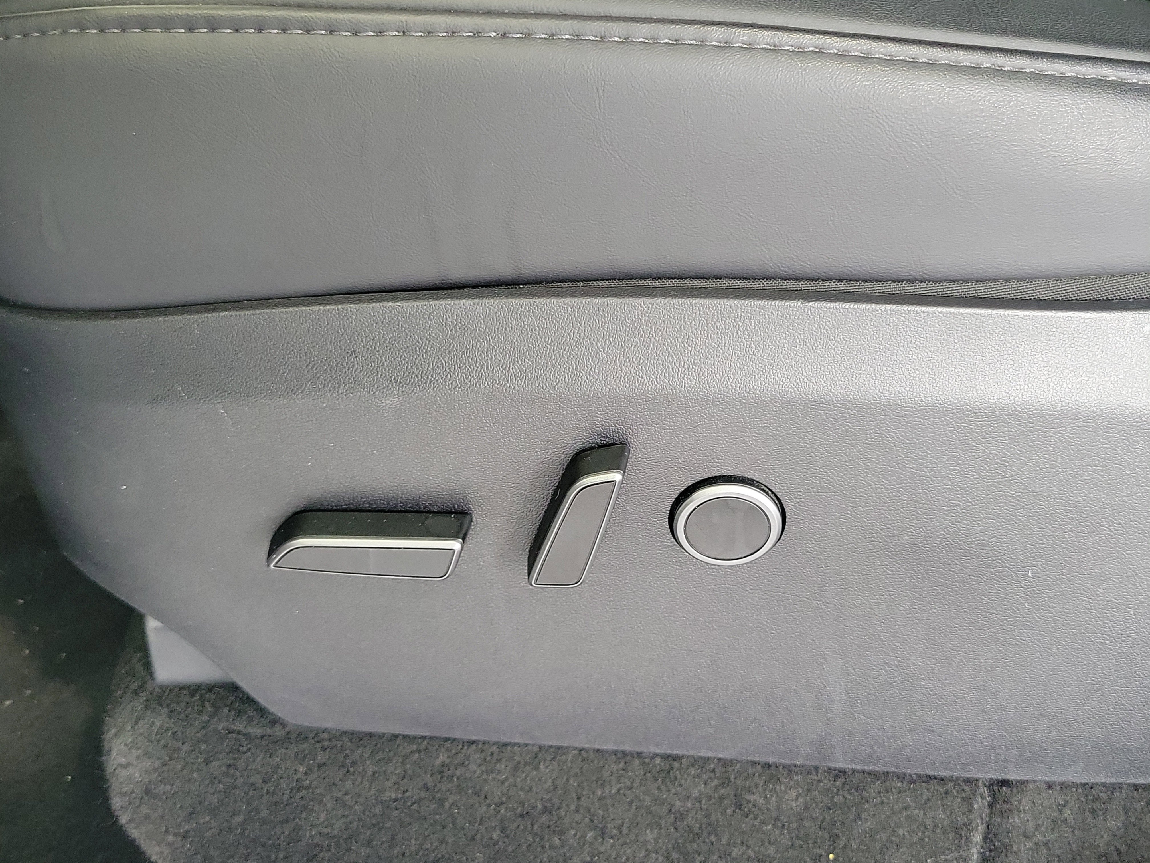 Used 2023 Tesla Model Y Long Range image 19