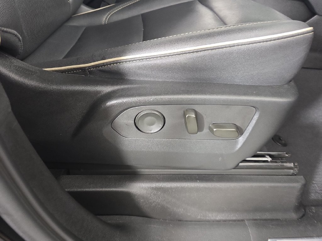 Used 2024 Chevrolet Tahoe Premier AWD/4WD image 32