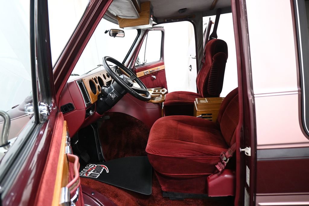 Used 1990 Chevrolet G20 RWD image 4