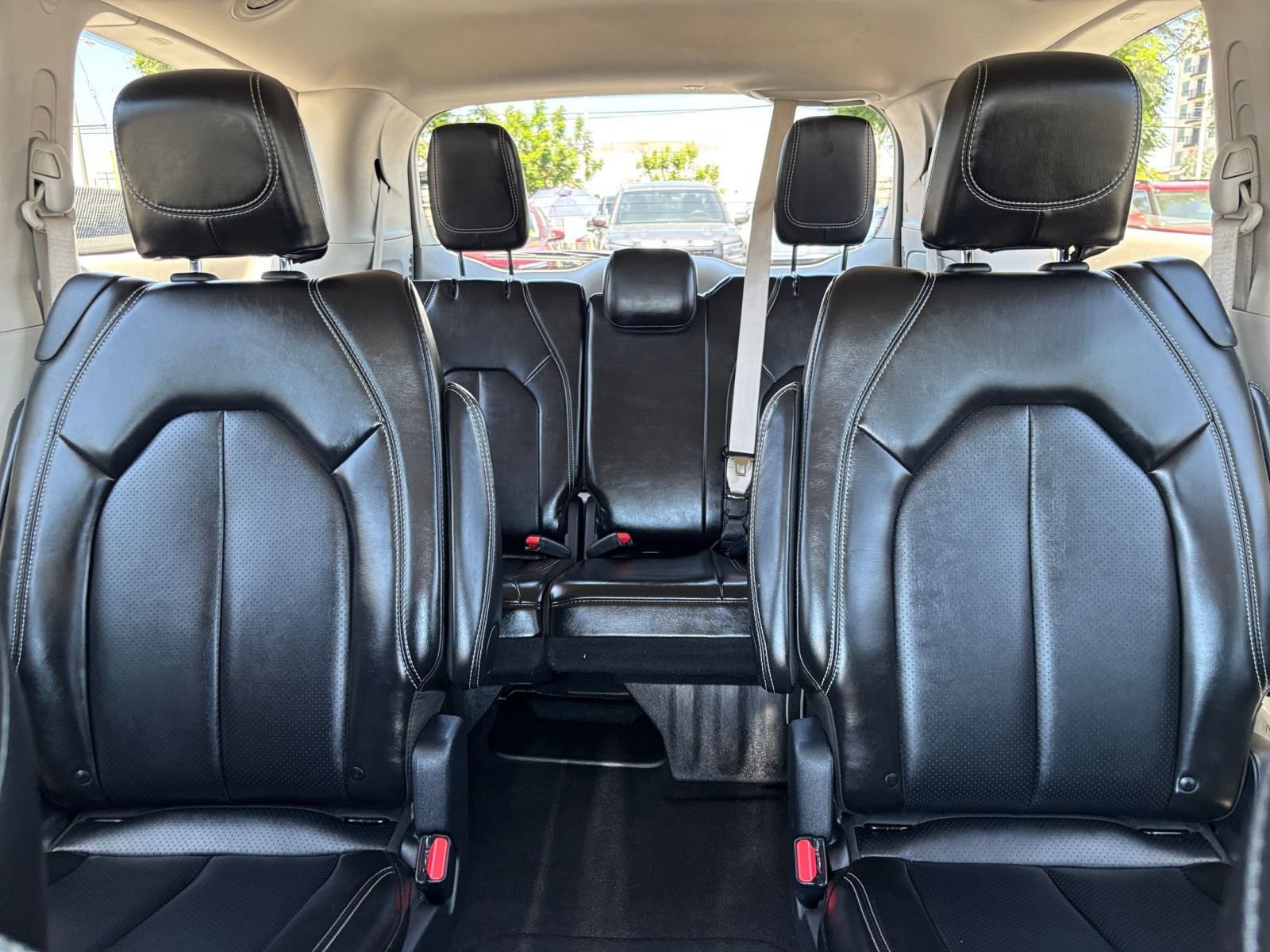 Used 2024 Chrysler Pacifica Touring-L FWD image 39