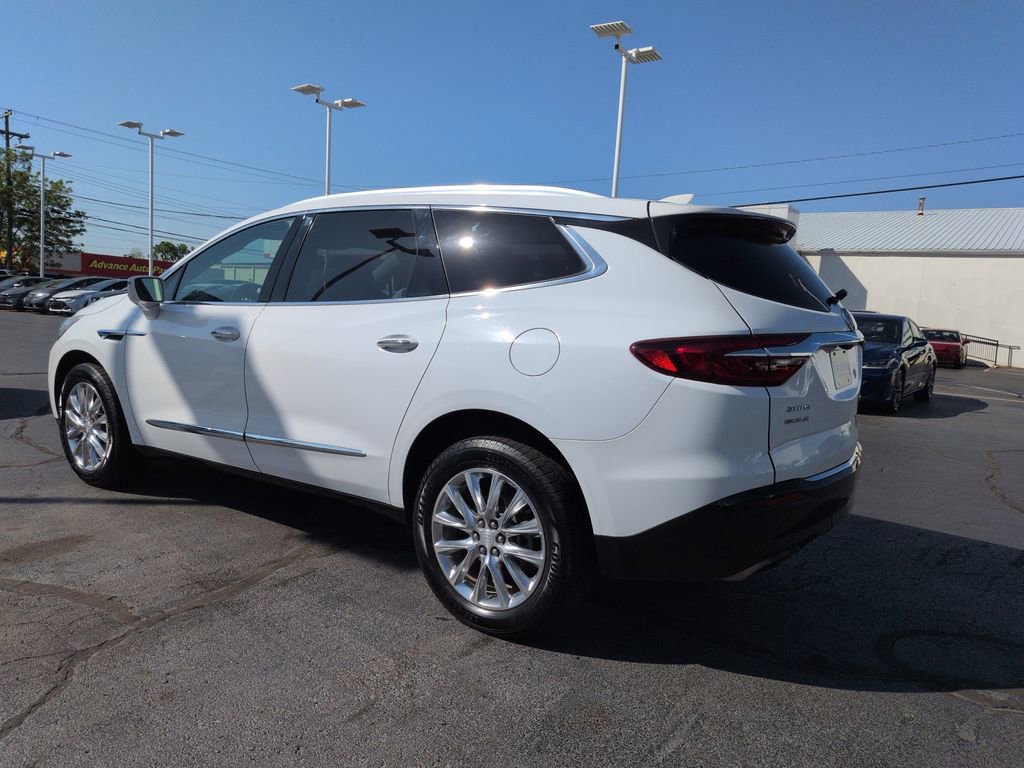 Used 2018 Buick Enclave Essence AWD/4WD image 3