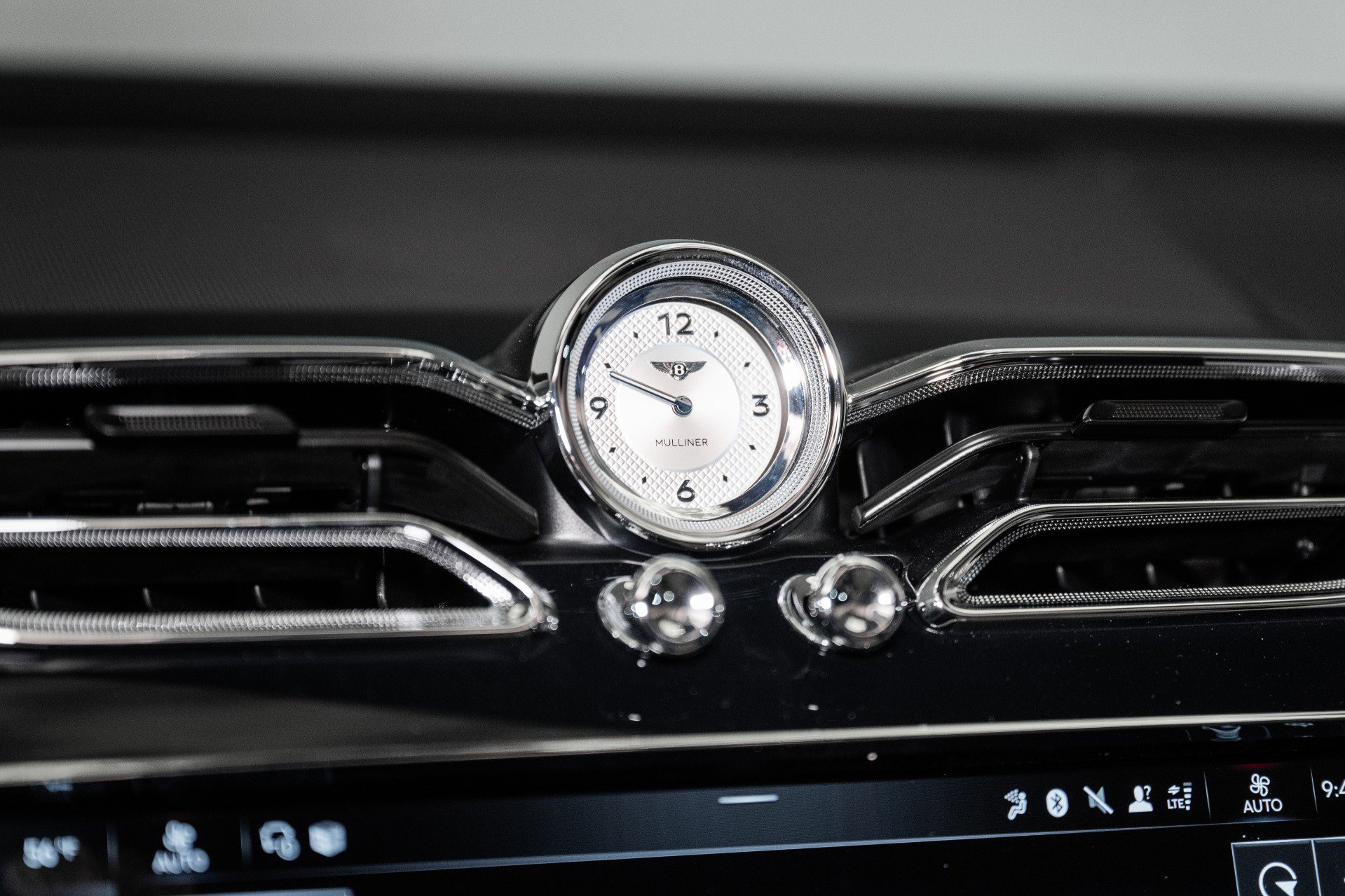 New 2025 Bentley Bentayga Extended Wheelbase image 46