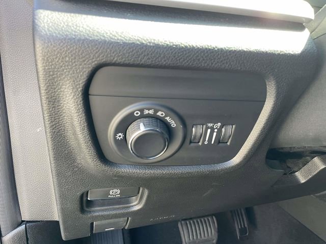 Used 2023 Jeep Grand Cherokee L Laredo image 15