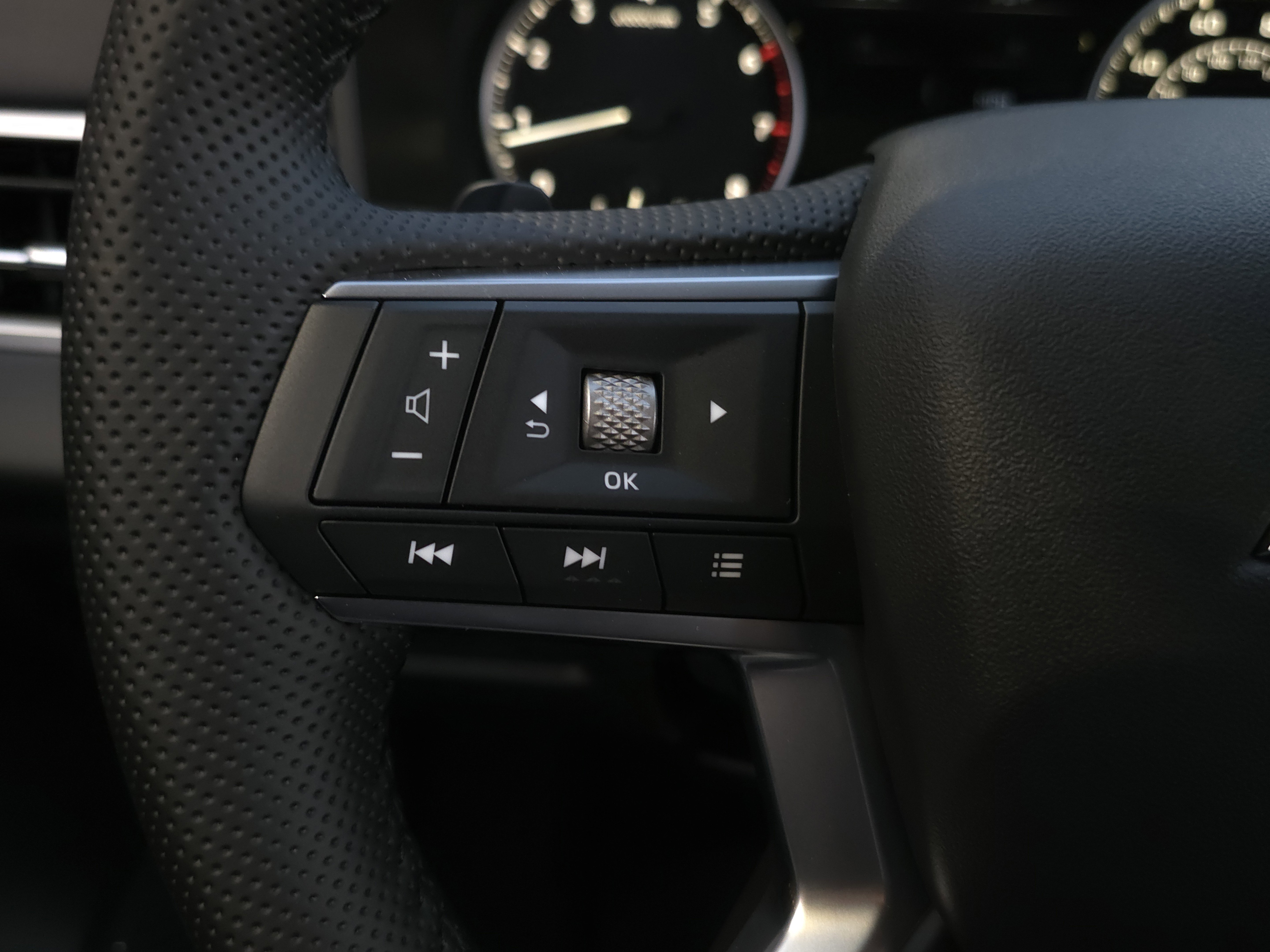 New 2025 Mitsubishi Outlander SE image 13