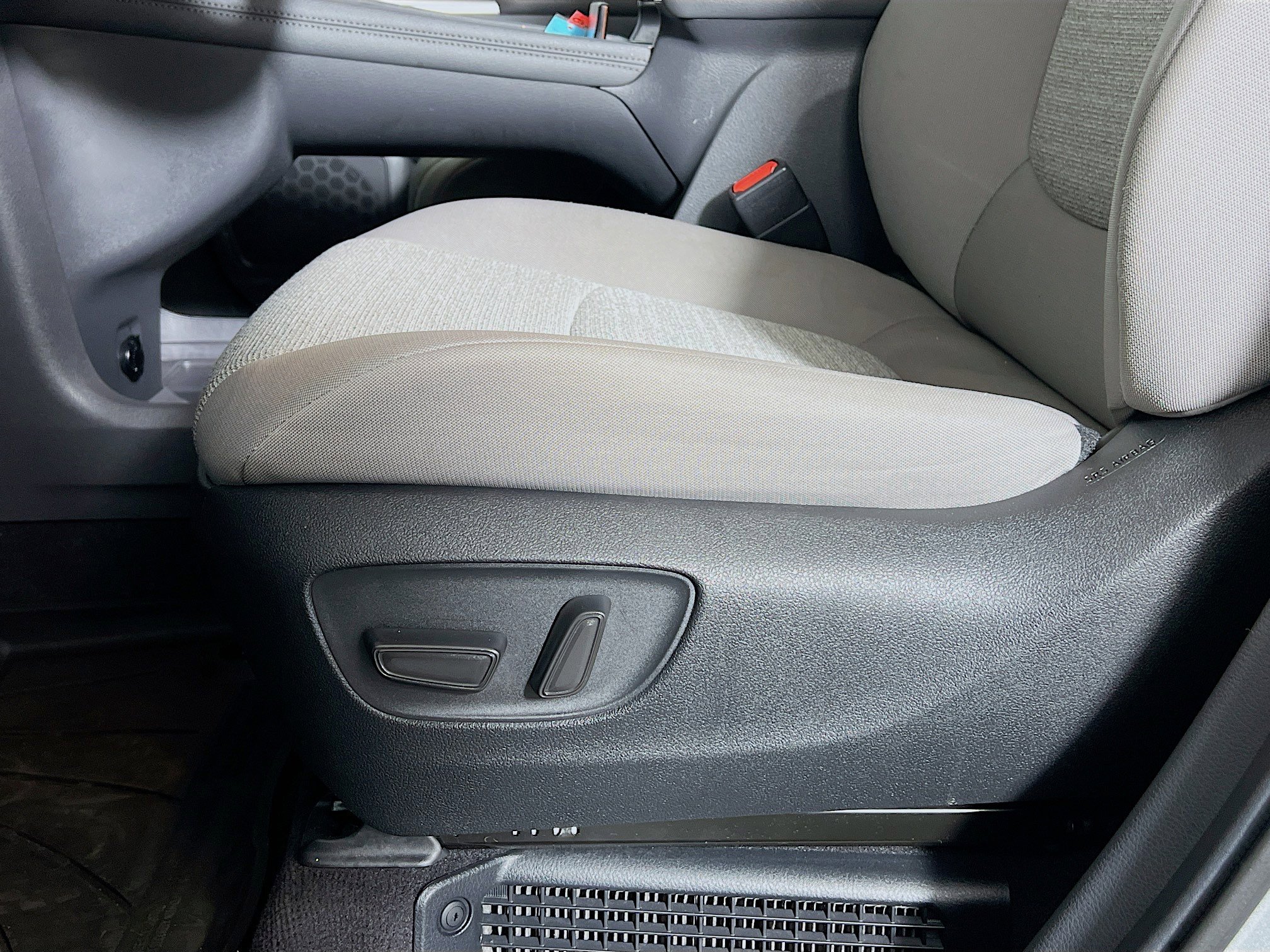 Certified 2024 Toyota Sienna LE w/ LE Plus Package image 20