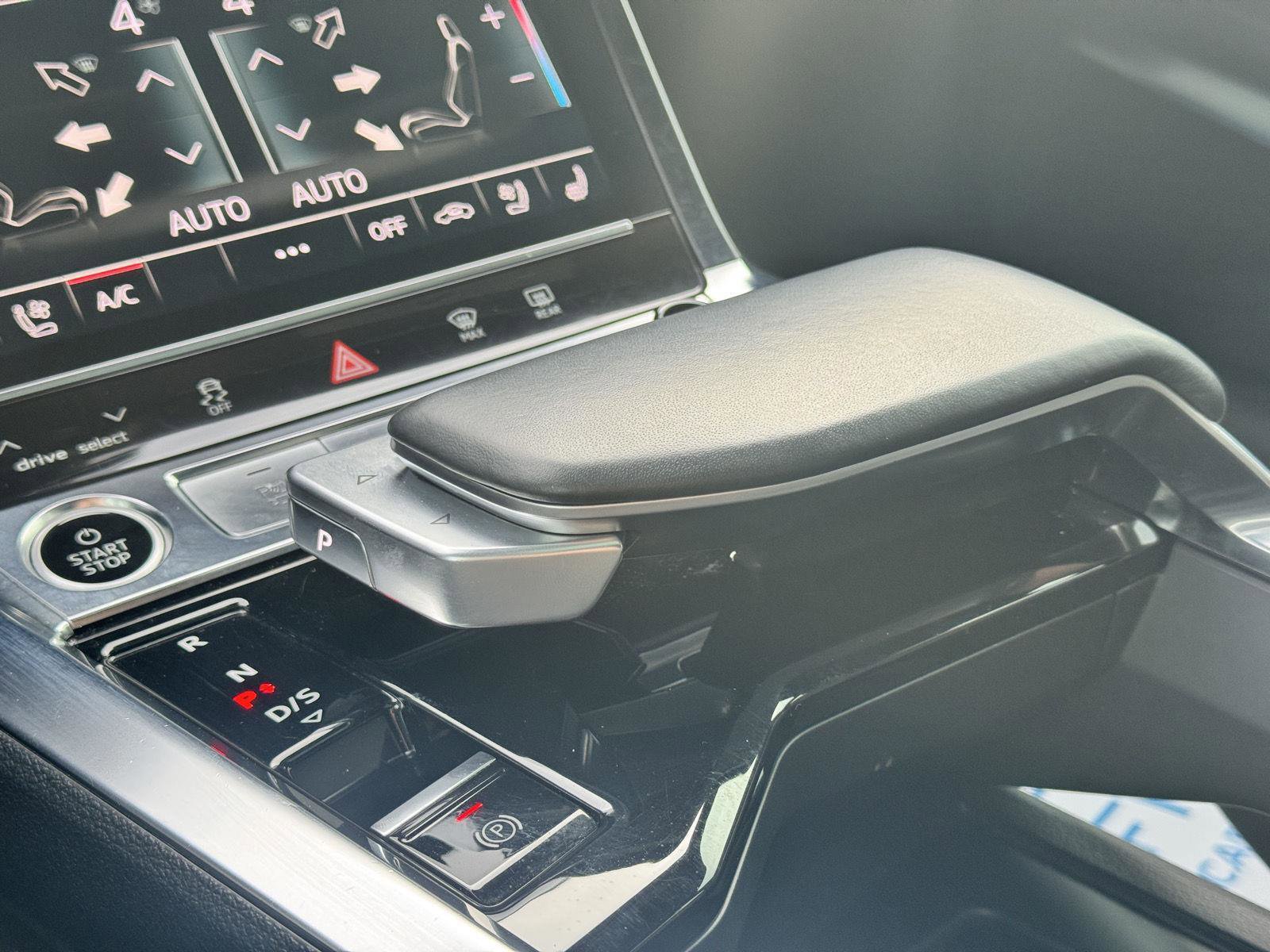 Used 2022 Audi e-tron Premium Plus image 17