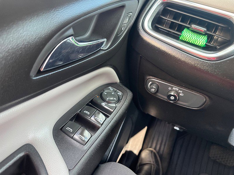 Used 2019 Chevrolet Equinox LS image 24