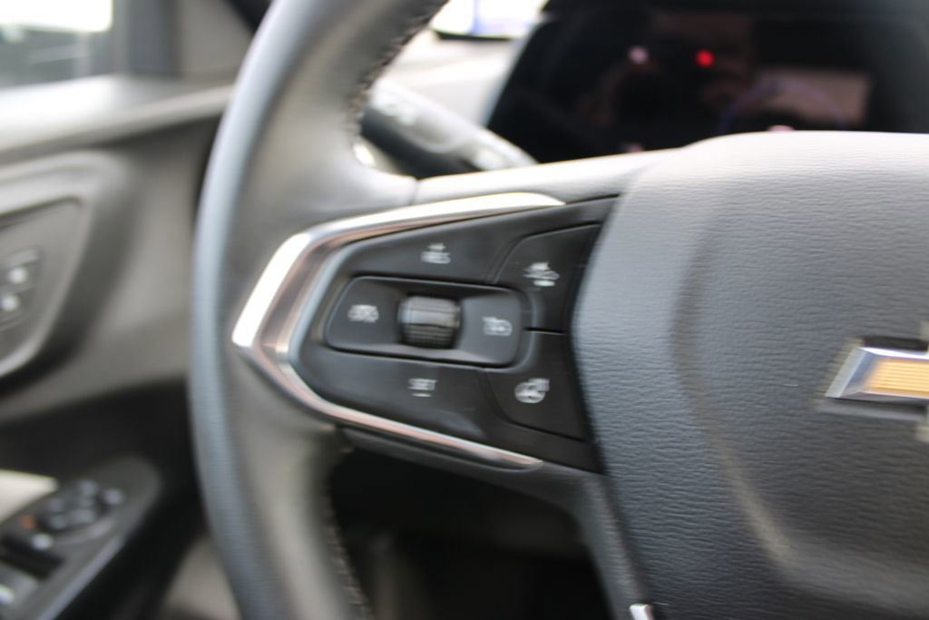 Used 2025 Chevrolet Trax LT w/ LT Convenience Package image 18