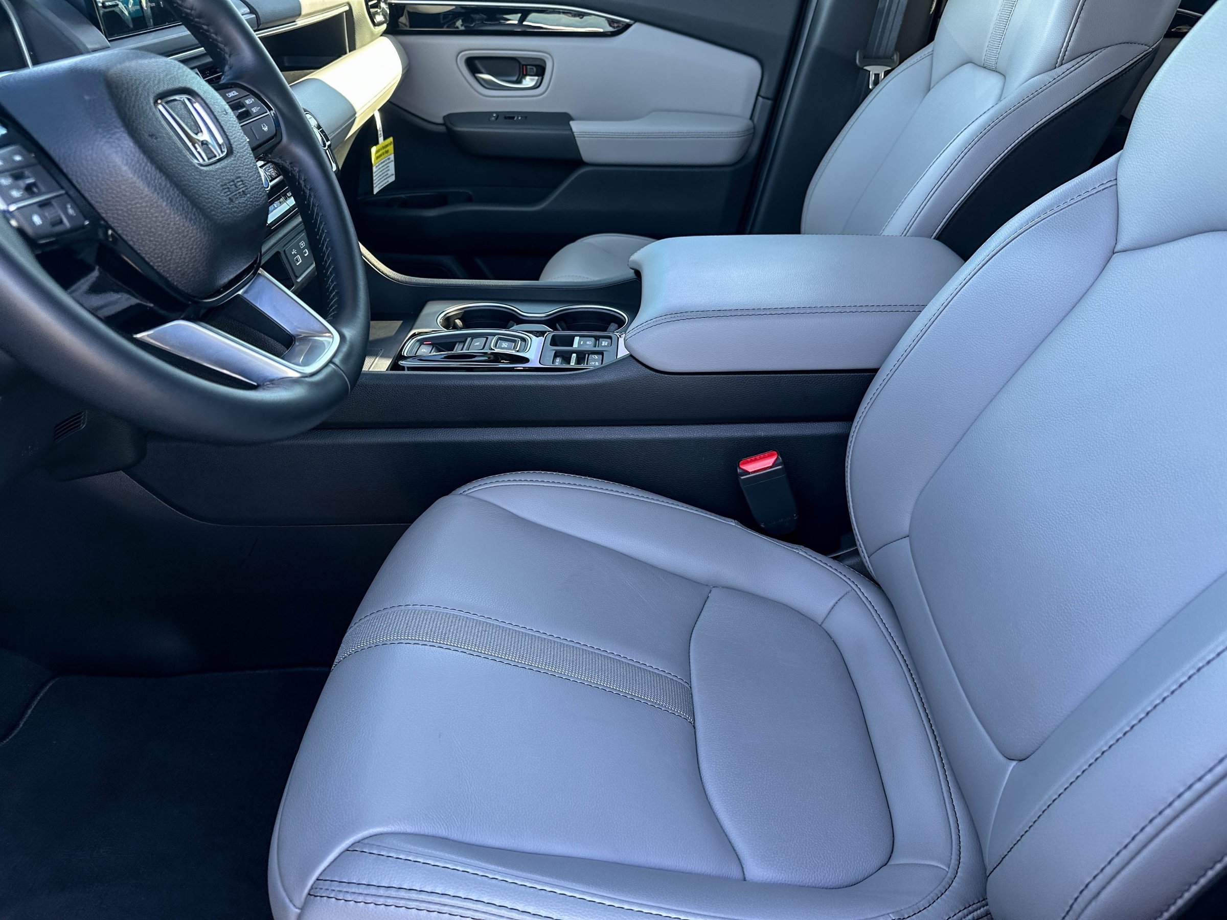Used 2025 Honda Pilot Touring image 13