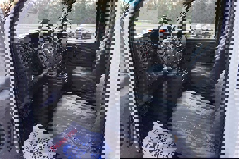 Used 2010 Chevrolet Express 1500 image 24