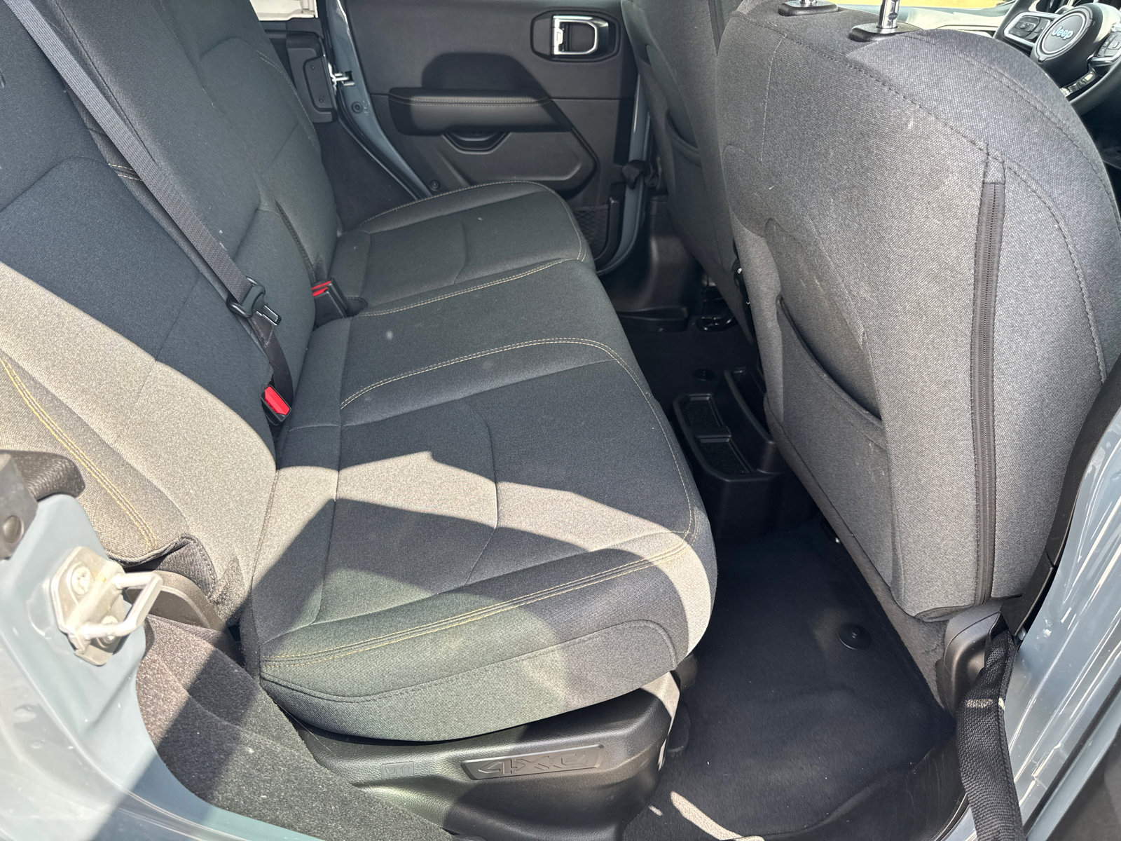 Used 2025 Jeep Wrangler Sahara image 15