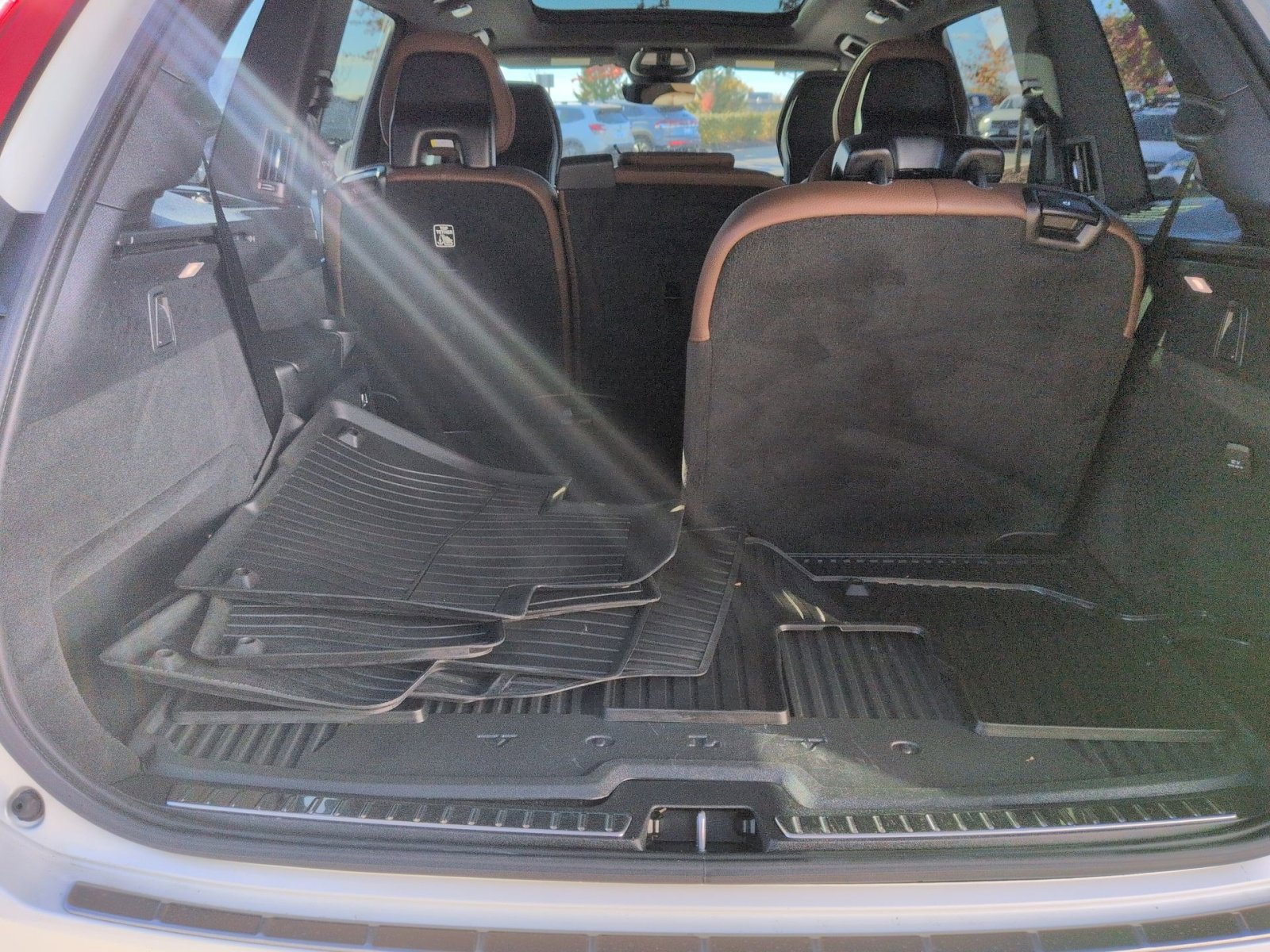 Used 2024 Volvo XC90 B6 Plus image 26